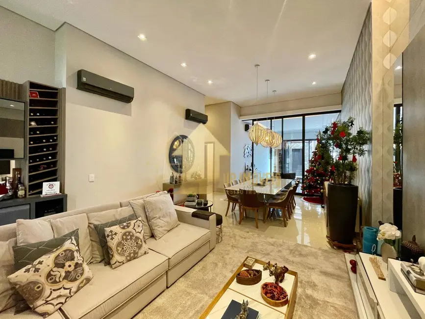 Casa com 4 quartos à venda, 270m2 em Cuiaba - MT - imagem 7 Foto 7 de Casa com 4 quartos à venda, 270m2 em Cuiaba - MT