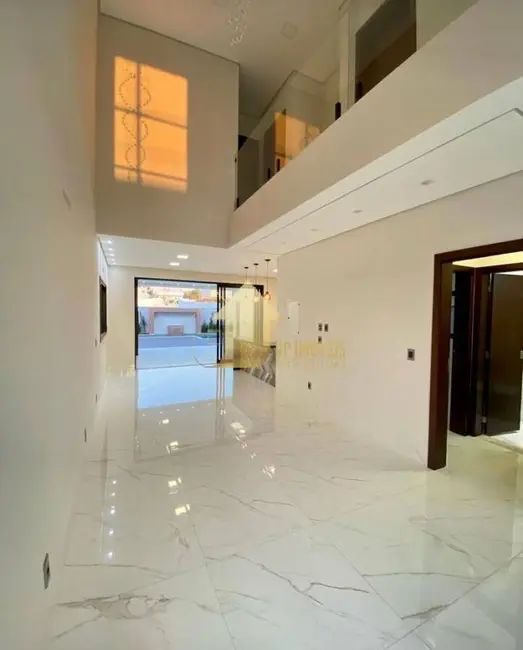 Sobrado com 4 quartos à venda, 222m2 em Cuiaba - MT - imagem 5 Foto 5 de Sobrado com 4 quartos à venda, 222m2 em Cuiaba - MT