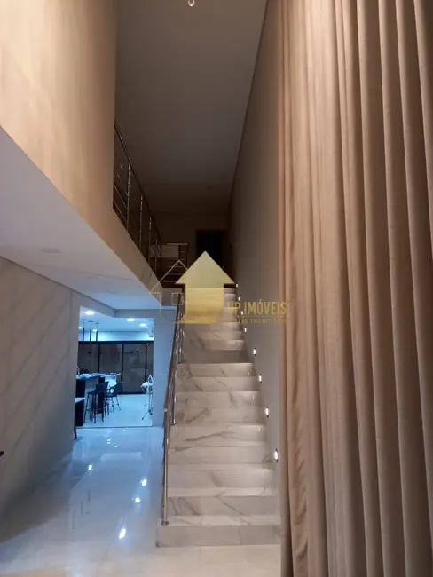 Foto 2 de Casa de Condomínio com 4 quartos à venda, 300m2 em Cuiaba - MT