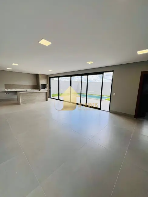 Sobrado com 3 quartos à venda, 456m2 em Cuiaba - MT - imagem 9 Foto 9 de Sobrado com 3 quartos à venda, 456m2 em Cuiaba - MT