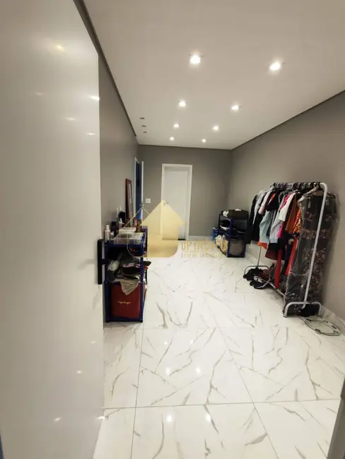 Sobrado com 3 quartos à venda, 200m2 em Cuiaba - MT - imagem 8 Foto 8 de Sobrado com 3 quartos à venda, 200m2 em Cuiaba - MT