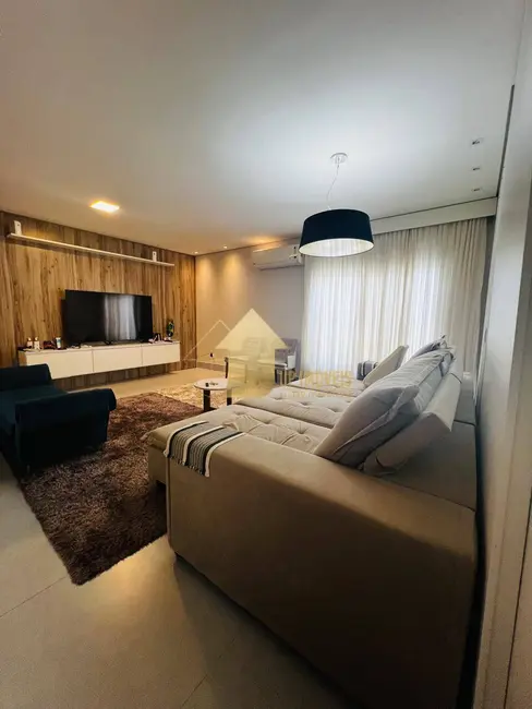 Casa com 3 quartos à venda, 250m2 em Condomínio Residencial Florais dos Lagos, Cuiaba - MT - imagem 3 Foto 3 de Casa com 3 quartos à venda, 250m2 em Condomínio Residencial Florais dos Lagos, Cuiaba - MT