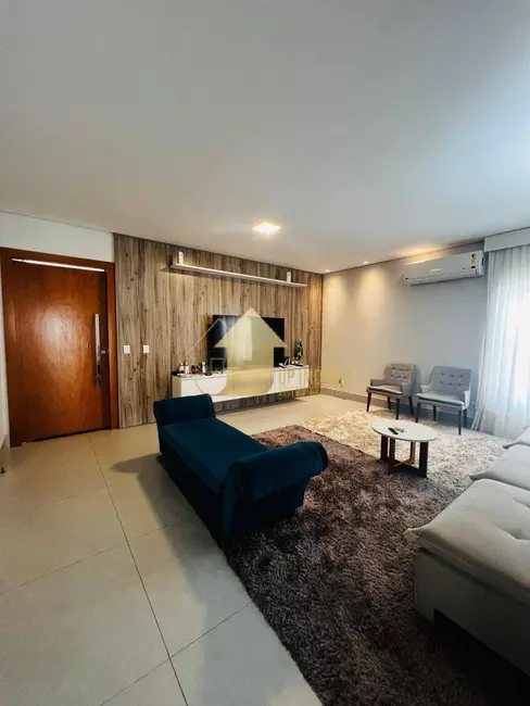 Foto 2 de Casa com 3 quartos à venda, 250m2 em Condomínio Residencial Florais dos Lagos, Cuiaba - MT