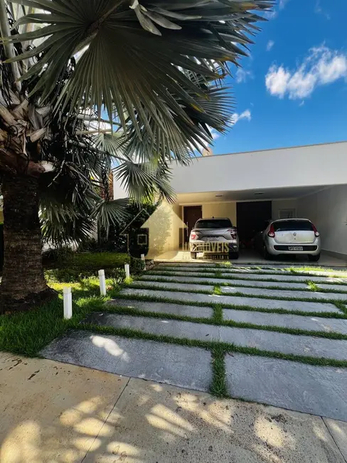 Foto 1 de Casa de Condomínio com 3 quartos à venda, 230m2 em Condomínio Belvedere, Cuiaba - MT