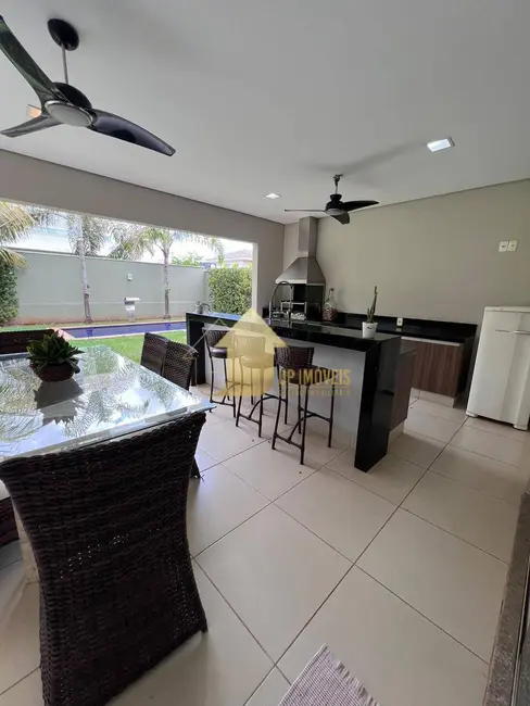 Foto 4 de Casa de Condomínio com 4 quartos à venda, 450m2 em Jardim Itália, Cuiaba - MT