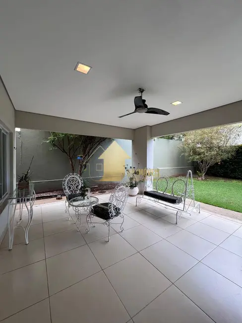 Foto 3 de Casa de Condomínio com 4 quartos à venda, 450m2 em Jardim Itália, Cuiaba - MT