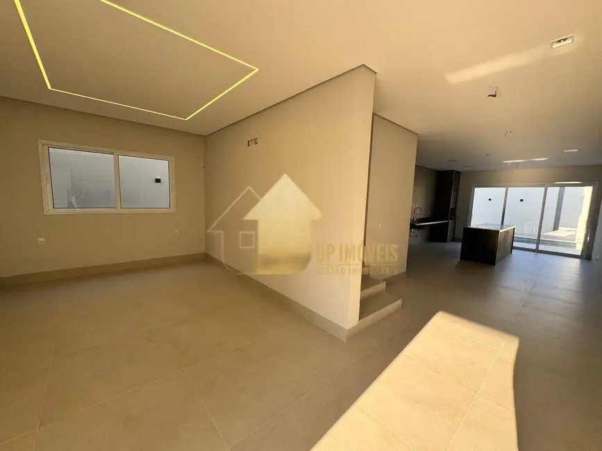 Foto 3 de Casa de Condomínio com 3 quartos à venda, 300m2 em Condomínio Belvedere, Cuiaba - MT