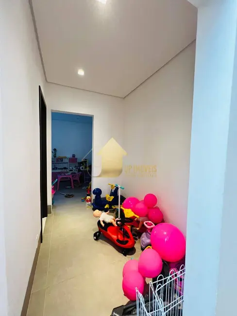 Casa com 4 quartos à venda, 375m2 em Jardim Imperial, Cuiaba - MT - imagem 4 Foto 4 de Casa com 4 quartos à venda, 375m2 em Jardim Imperial, Cuiaba - MT