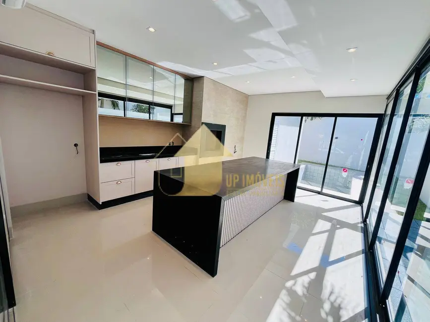 Casa de Condomínio com 3 quartos à venda, 200m2 em Jardim Itália, Cuiaba - MT - imagem 7 Foto 7 de Casa de Condomínio com 3 quartos à venda, 200m2 em Jardim Itália, Cuiaba - MT