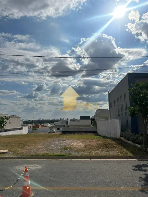 Foto 2 de Terreno / Lote à venda, 300m2 em Cuiaba - MT