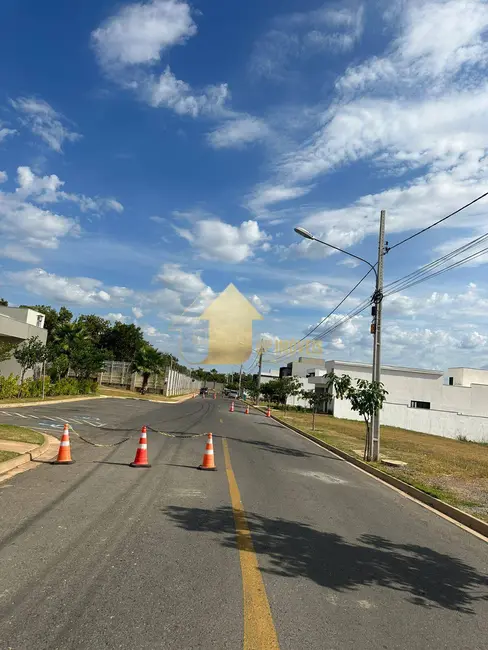 Foto 1 de Terreno / Lote à venda, 300m2 em Cuiaba - MT