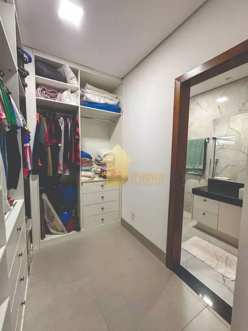 Casa de Condomínio com 3 quartos à venda, 365m2 em Cuiaba - MT - imagem 3 Foto 3 de Casa de Condomínio com 3 quartos à venda, 365m2 em Cuiaba - MT