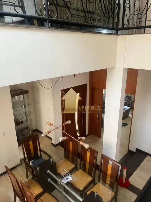 Casa de Condomínio com 4 quartos para alugar, 465m2 em Jardim Itália, Cuiaba - MT - imagem 5 Foto 5 de Casa de Condomínio com 4 quartos para alugar, 465m2 em Jardim Itália, Cuiaba - MT