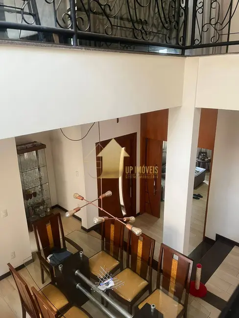 Foto 1 de Casa de Condomínio com 4 quartos para alugar, 465m2 em Jardim Itália, Cuiaba - MT