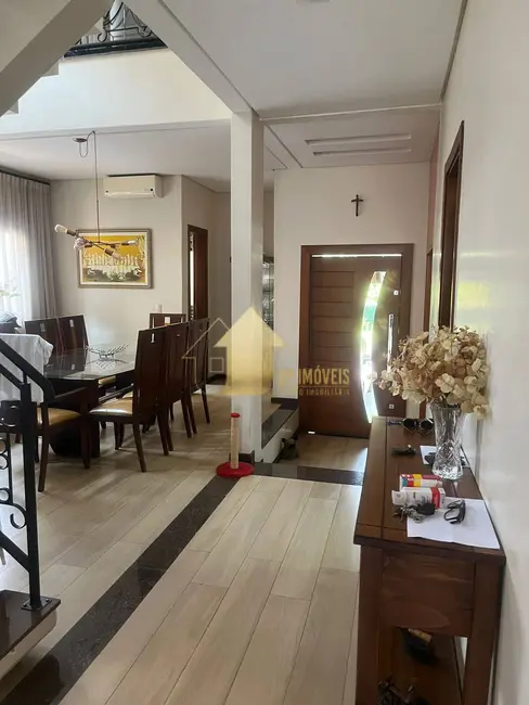 Casa de Condomínio com 4 quartos para alugar, 465m2 em Jardim Itália, Cuiaba - MT - imagem 7 Foto 7 de Casa de Condomínio com 4 quartos para alugar, 465m2 em Jardim Itália, Cuiaba - MT