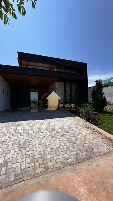 Foto 2 de Casa de Condomínio com 3 quartos à venda, 300m2 em Condomínio Belvedere, Cuiaba - MT