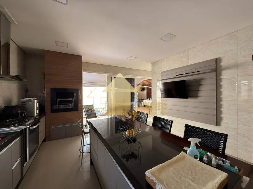 Foto 3 de Casa de Condomínio com 3 quartos à venda, 375m2 em Condomínio Belvedere, Cuiaba - MT