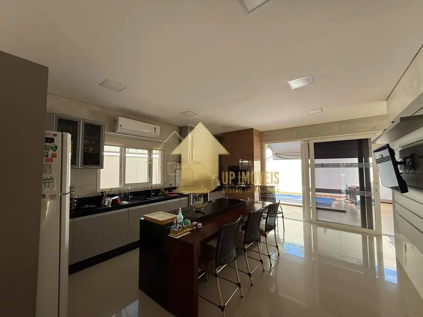 Foto 8 de Casa de Condomínio com 3 quartos à venda, 375m2 em Condomínio Belvedere, Cuiaba - MT