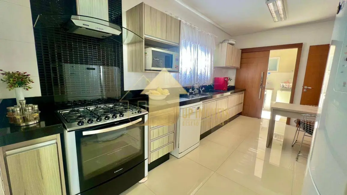 Casa de Condomínio com 4 quartos à venda, 303m2 em Condomínio Residencial Florais dos Lagos, Cuiaba - MT - imagem 2 Foto 2 de Casa de Condomínio com 4 quartos à venda, 303m2 em Condomínio Residencial Florais dos Lagos, Cuiaba - MT