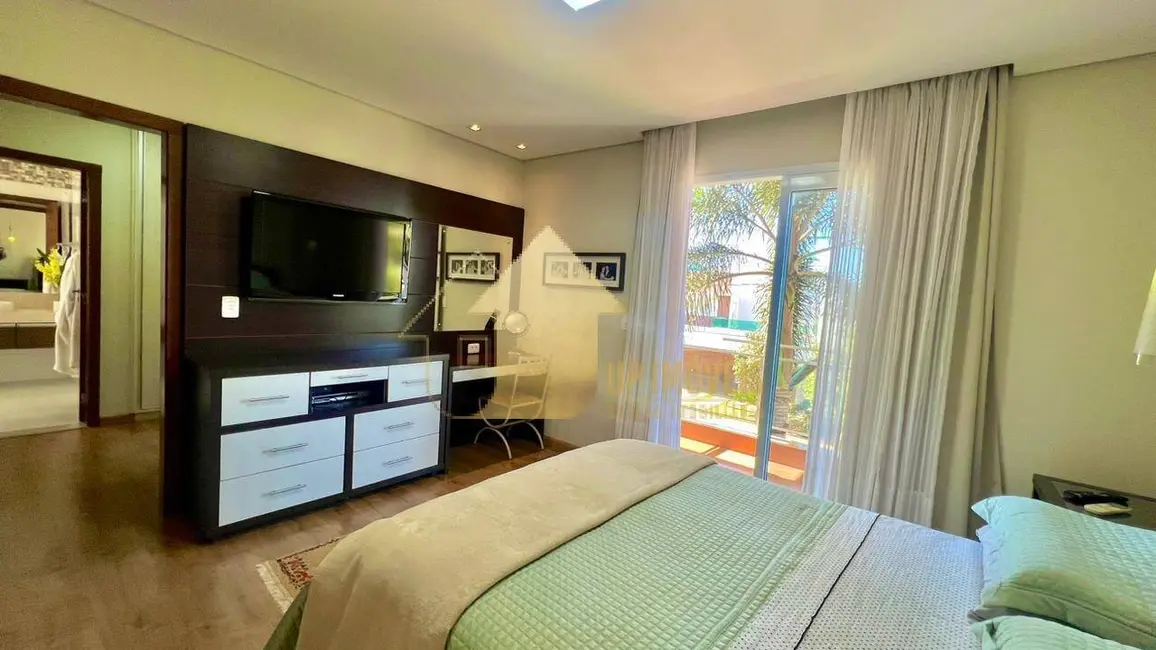 Casa de Condomínio com 4 quartos à venda, 303m2 em Condomínio Residencial Florais dos Lagos, Cuiaba - MT - imagem 3 Foto 3 de Casa de Condomínio com 4 quartos à venda, 303m2 em Condomínio Residencial Florais dos Lagos, Cuiaba - MT