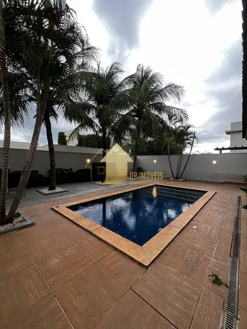 Foto 1 de Casa de Condomínio com 3 quartos à venda, 330m2 em Condomínio Belvedere, Cuiaba - MT