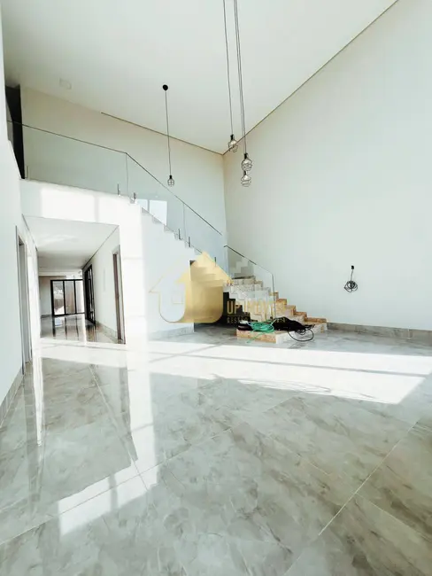 Sobrado com 4 quartos à venda, 350m2 em Ribeirão do Lipa, Cuiaba - MT - imagem 8 Foto 8 de Sobrado com 4 quartos à venda, 350m2 em Ribeirão do Lipa, Cuiaba - MT
