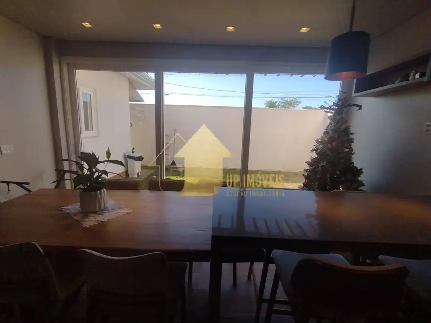 Casa com 3 quartos à venda, 180m2 em Jardim Imperial, Cuiaba - MT - imagem 4 Foto 4 de Casa com 3 quartos à venda, 180m2 em Jardim Imperial, Cuiaba - MT