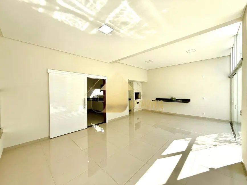 Casa de Condomínio com 4 quartos à venda, 270m2 em Condomínio Belvedere, Cuiaba - MT - imagem 3 Foto 3 de Casa de Condomínio com 4 quartos à venda, 270m2 em Condomínio Belvedere, Cuiaba - MT