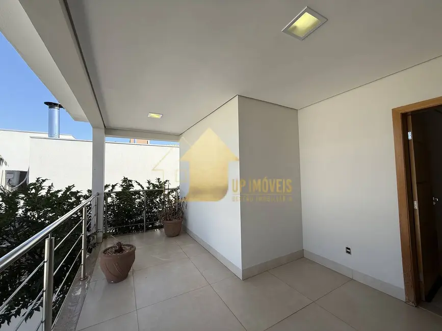 Foto 3 de Casa de Condomínio com 4 quartos para alugar, 375m2 em Condomínio Belvedere, Cuiaba - MT