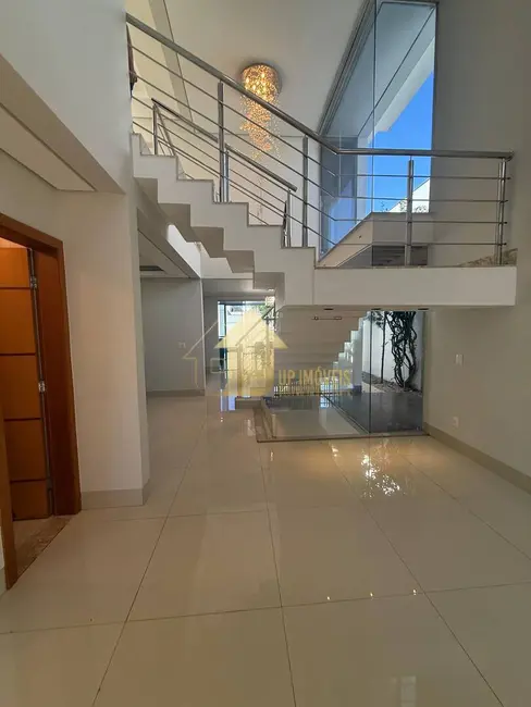 Foto 9 de Casa de Condomínio com 4 quartos para alugar, 375m2 em Condomínio Belvedere, Cuiaba - MT