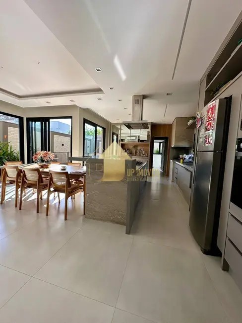 Foto 1 de Casa de Condomínio com 3 quartos à venda, 233m2 em Condomínio Belvedere, Cuiaba - MT