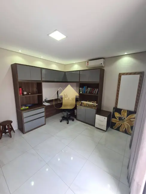 Foto 5 de Casa de Condomínio com 4 quartos à venda, 375m2 em Condomínio Belvedere, Cuiaba - MT