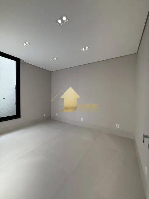 Casa de Condomínio com 4 quartos à venda, 720m2 em Jardim Itália, Cuiaba - MT - imagem 5 Foto 5 de Casa de Condomínio com 4 quartos à venda, 720m2 em Jardim Itália, Cuiaba - MT