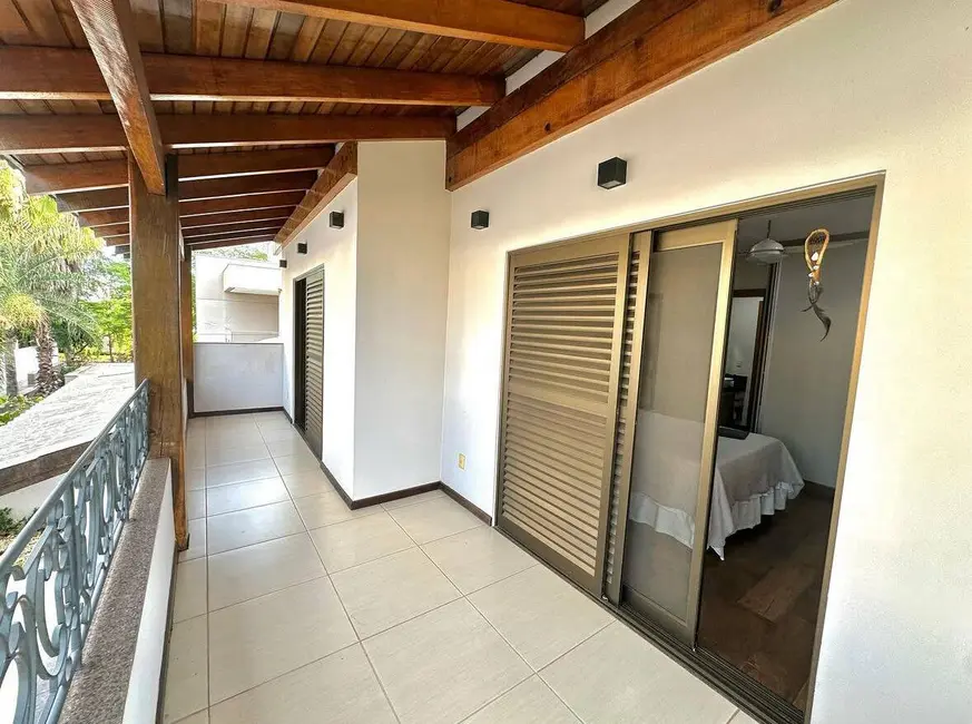 Foto 3 de Sobrado com 4 quartos para alugar, 450m2 em Jardim Itália, Cuiaba - MT