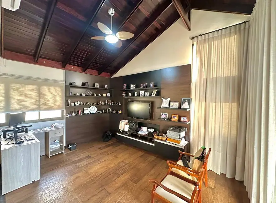 Foto 2 de Sobrado com 4 quartos para alugar, 450m2 em Jardim Itália, Cuiaba - MT