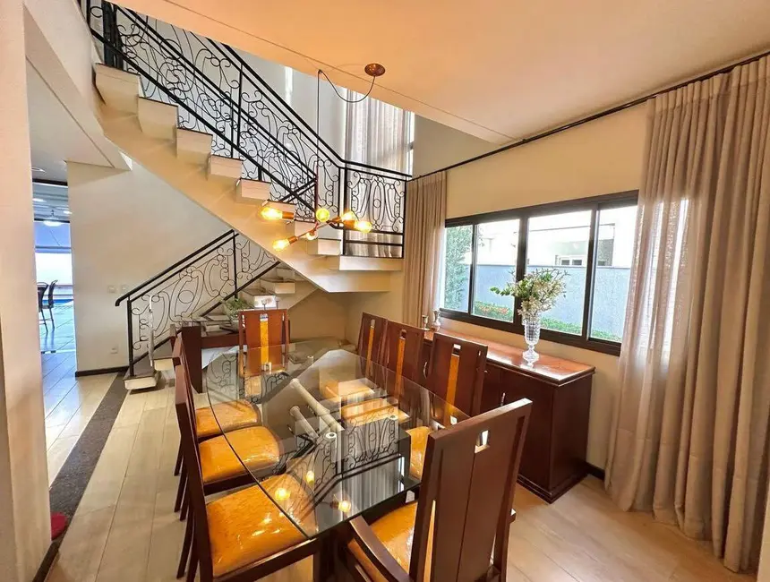Foto 1 de Sobrado com 4 quartos para alugar, 450m2 em Jardim Itália, Cuiaba - MT