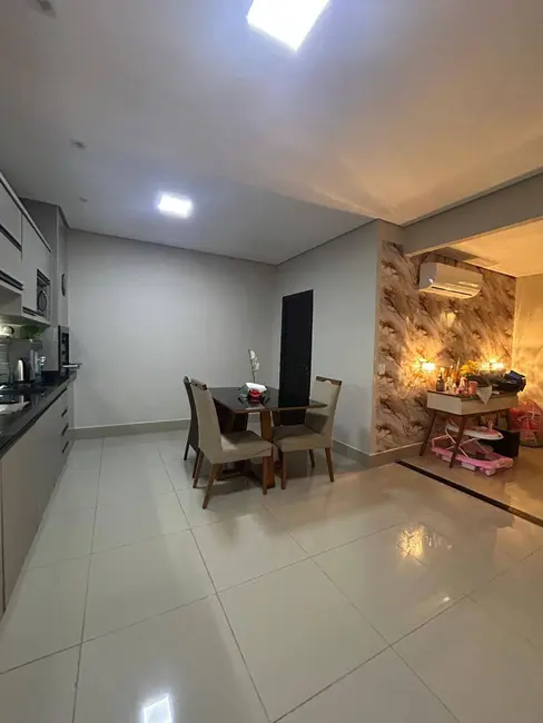 Casa de Condomínio com 3 quartos à venda, 200m2 em Jardim Imperial, Cuiaba - MT - imagem 8 Foto 8 de Casa de Condomínio com 3 quartos à venda, 200m2 em Jardim Imperial, Cuiaba - MT