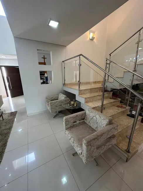 Foto 9 de Sobrado com 4 quartos à venda, 456m2 em Jardim Itália, Cuiaba - MT