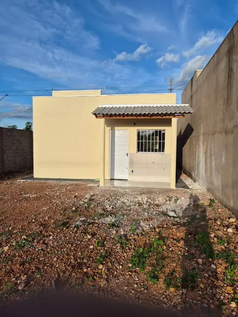 Foto 2 de Casa com 2 quartos à venda, 200m2 em Cuiaba - MT