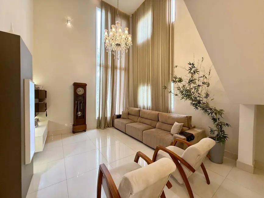Foto 1 de Sobrado com 4 quartos à venda e para alugar, 400m2 em Condomínio Belvedere, Cuiaba - MT