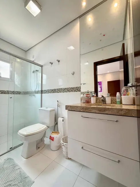 Foto 3 de Sobrado com 4 quartos à venda e para alugar, 400m2 em Condomínio Belvedere, Cuiaba - MT