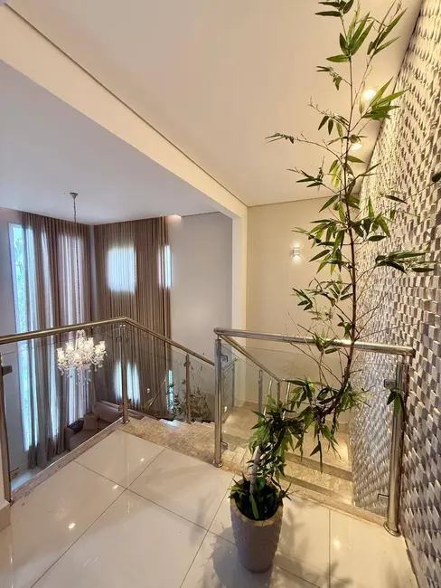 Foto 2 de Sobrado com 4 quartos à venda e para alugar, 400m2 em Condomínio Belvedere, Cuiaba - MT