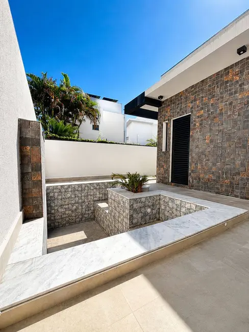 Foto 2 de Casa com 3 quartos à venda, 375m2 em Condomínio Belvedere, Cuiaba - MT