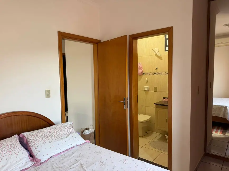 Sobrado com 3 quartos à venda, 200m2 em Coophema, Cuiaba - MT - imagem 8 Foto 8 de Sobrado com 3 quartos à venda, 200m2 em Coophema, Cuiaba - MT