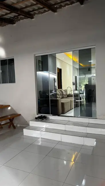 Foto 2 de Casa com 3 quartos à venda, 250m2 em Tijucal, Cuiaba - MT