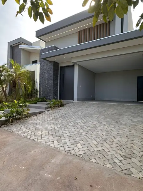 Casa de Condomínio com 3 quartos à venda, 308m2 em Cuiaba - MT - imagem 1 Foto 1 de Casa de Condomínio com 3 quartos à venda, 308m2 em Cuiaba - MT