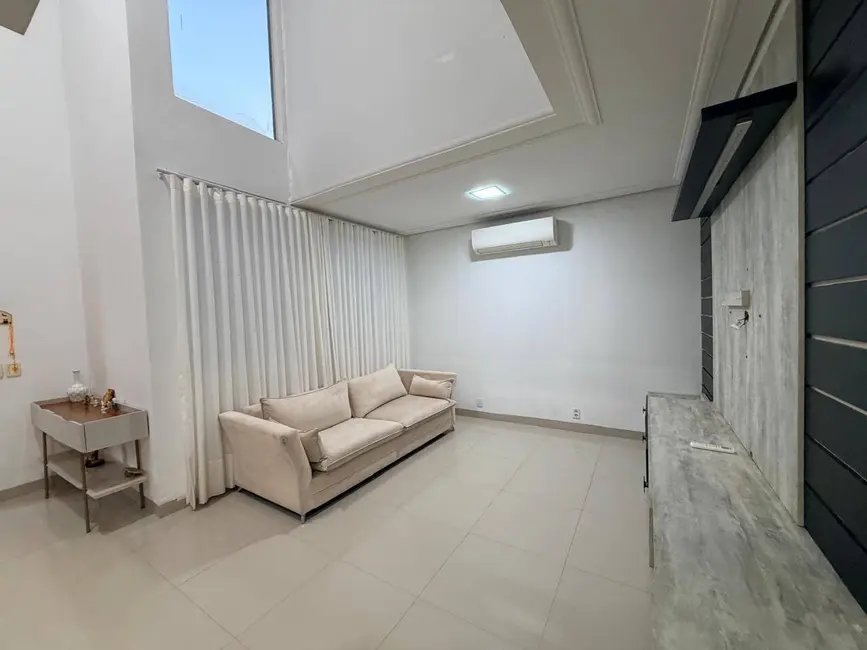 Sobrado com 4 quartos à venda, 375m2 em Condomínio Belvedere, Cuiaba - MT - imagem 2 Foto 2 de Sobrado com 4 quartos à venda, 375m2 em Condomínio Belvedere, Cuiaba - MT