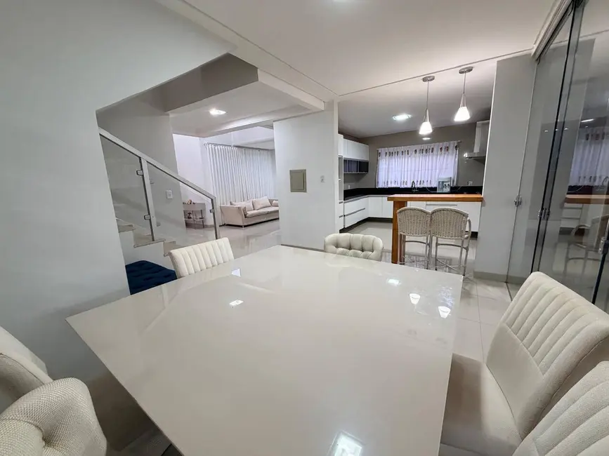 Sobrado com 4 quartos à venda, 375m2 em Condomínio Belvedere, Cuiaba - MT - imagem 7 Foto 7 de Sobrado com 4 quartos à venda, 375m2 em Condomínio Belvedere, Cuiaba - MT