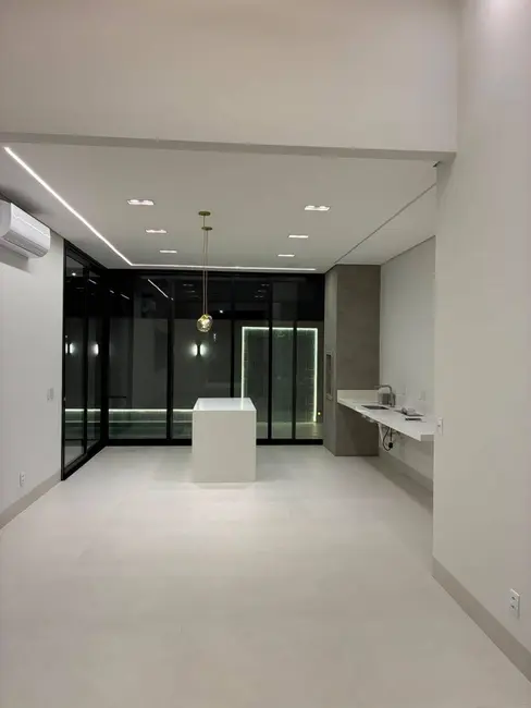 Casa de Condomínio com 3 quartos à venda e para alugar, 258m2 em Ribeirão do Lipa, Cuiaba - MT - imagem 3 Foto 3 de Casa de Condomínio com 3 quartos à venda e para alugar, 258m2 em Ribeirão do Lipa, Cuiaba - MT