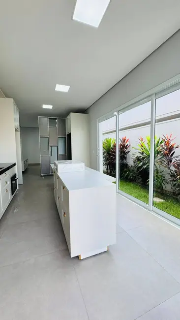 Foto 3 de Casa de Condomínio com 3 quartos à venda e para alugar, 250m2 em Cuiaba - MT